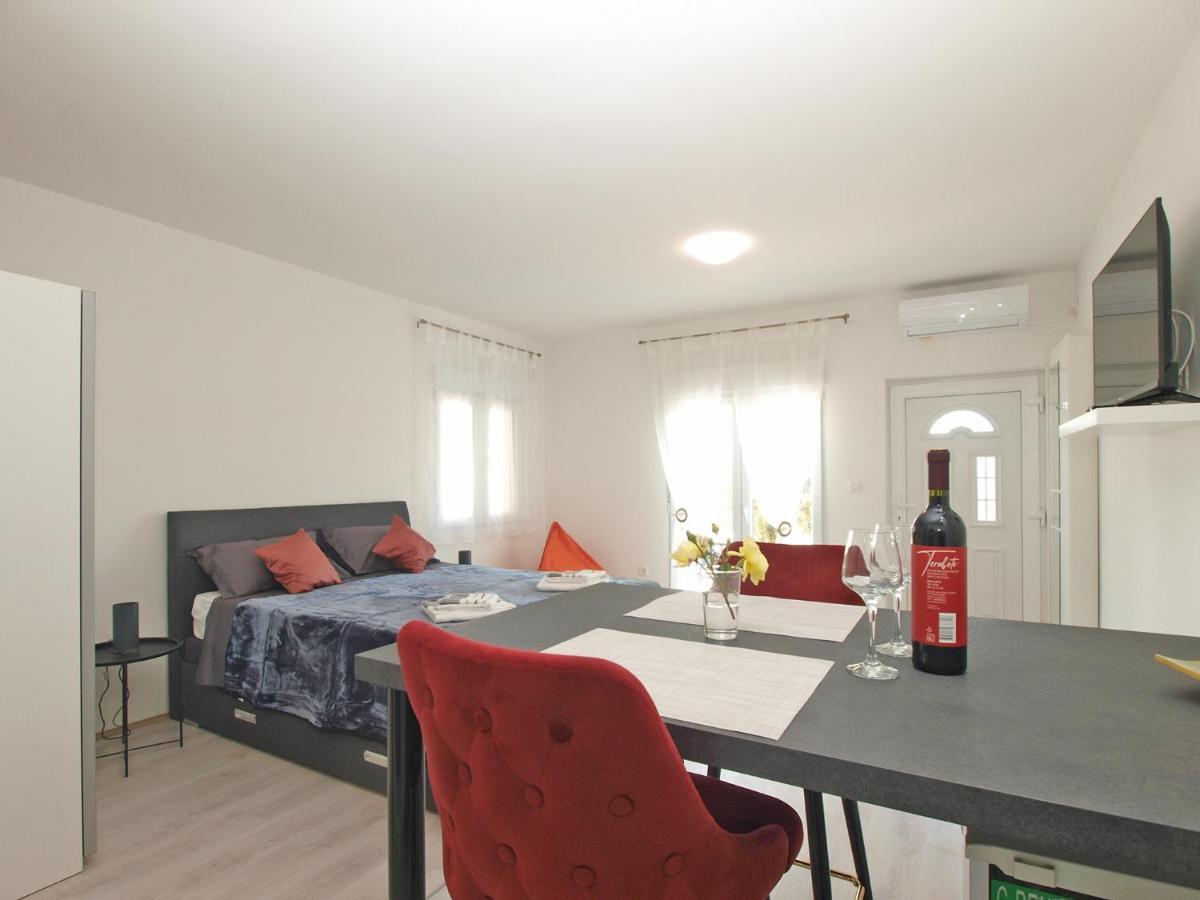 Apartment Florinda 2091 Pula Exterior photo